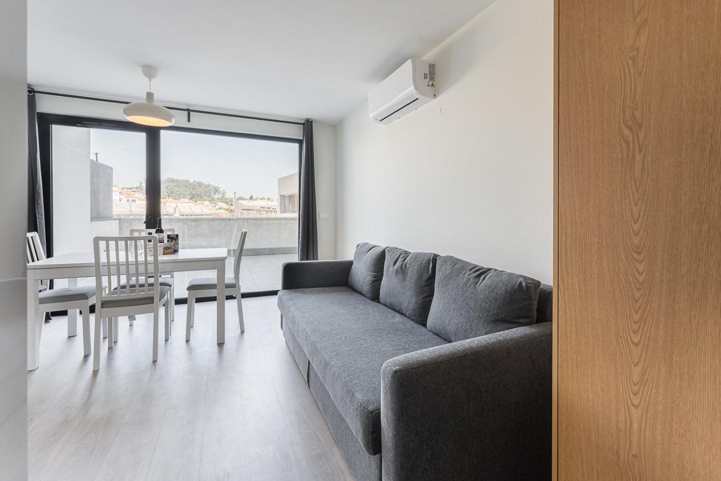 Guestready - Sleek Monochromatic In Bonfim Apartment Porto Luaran gambar