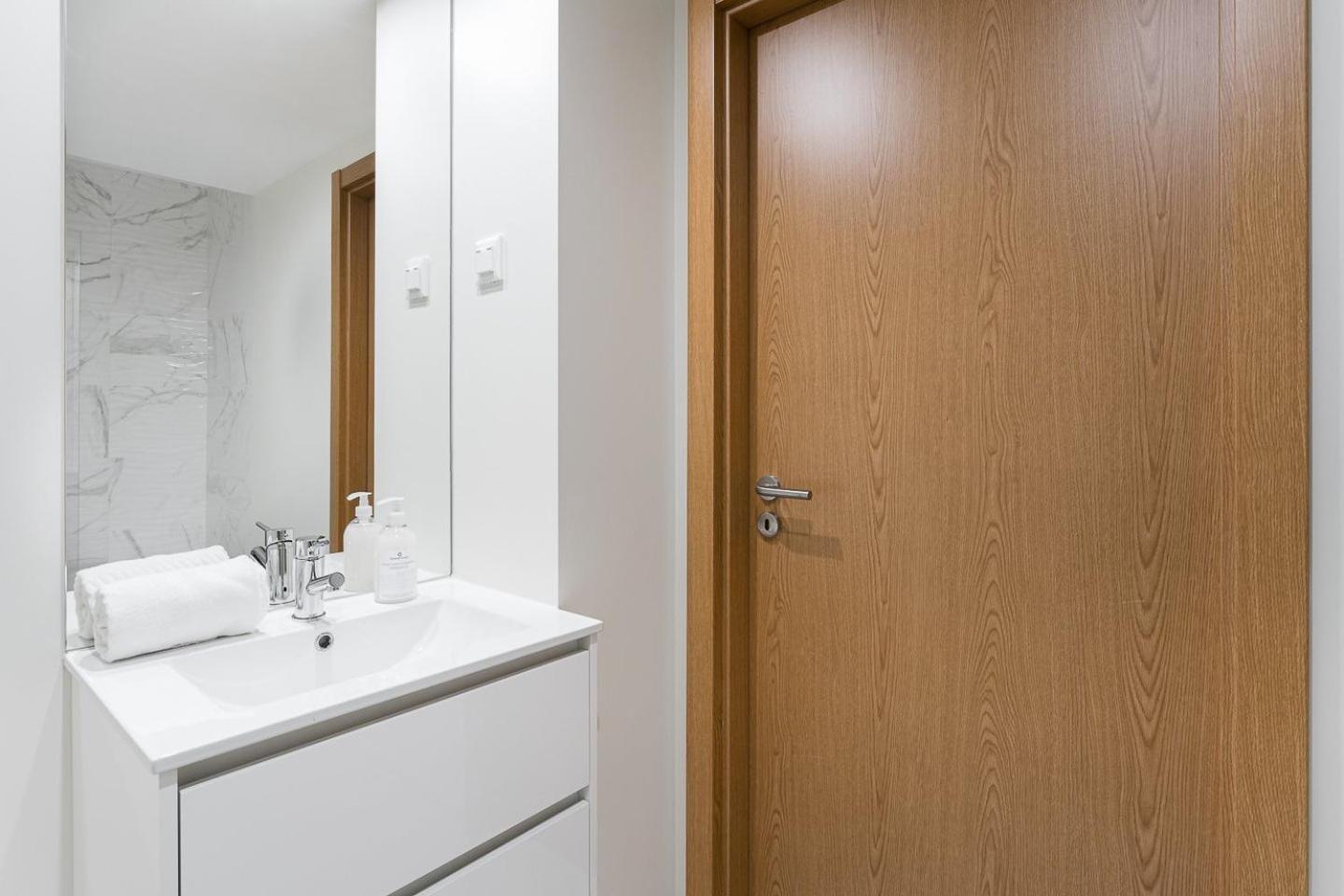 Guestready - Sleek Monochromatic In Bonfim Apartment Porto Luaran gambar