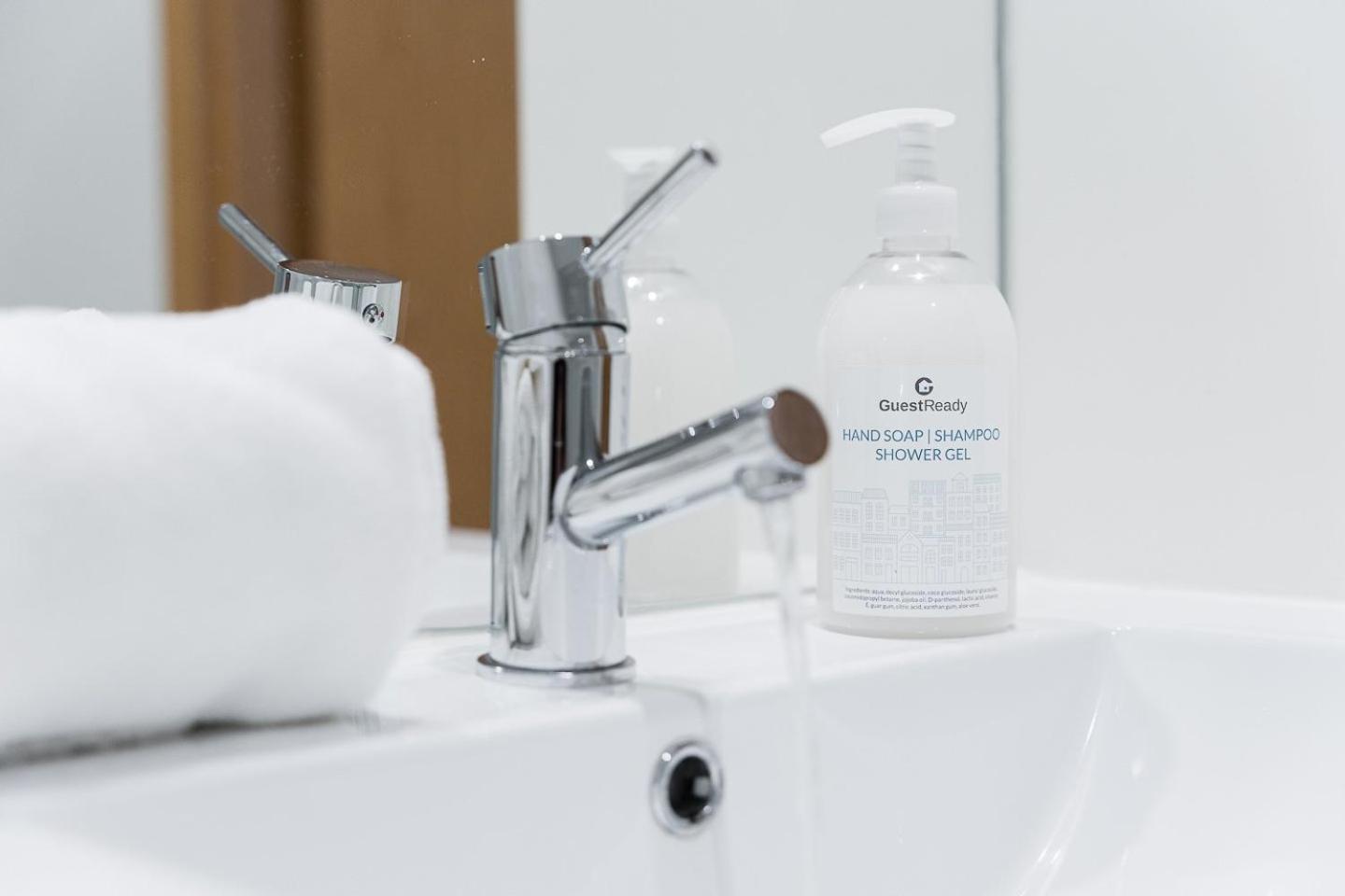 Guestready - Sleek Monochromatic In Bonfim Apartment Porto Luaran gambar