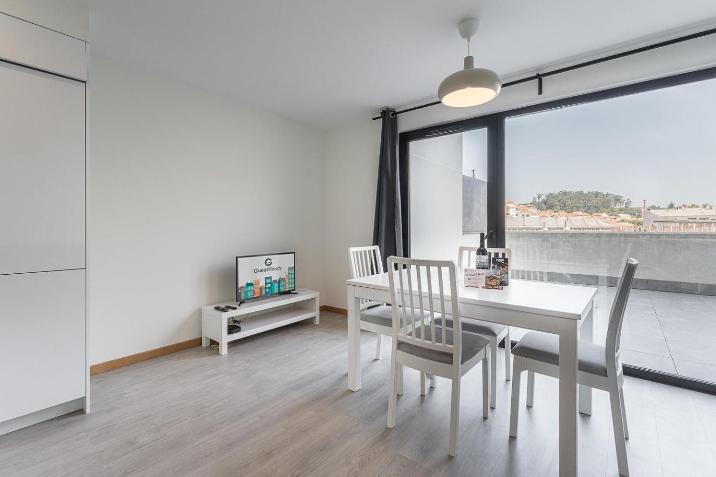 Guestready - Sleek Monochromatic In Bonfim Apartment Porto Luaran gambar